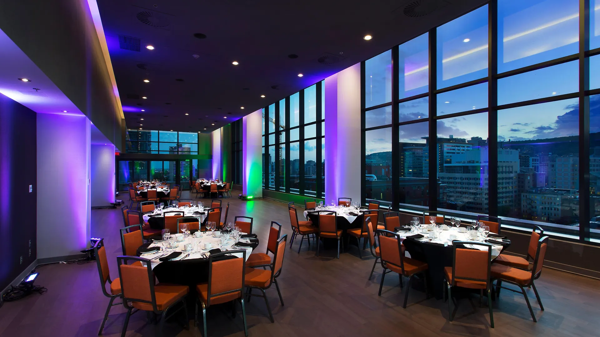 Holiday Inn Hotel & Suites - Montreal Centre-Ville Ouest By Ihg 4*,  Canada