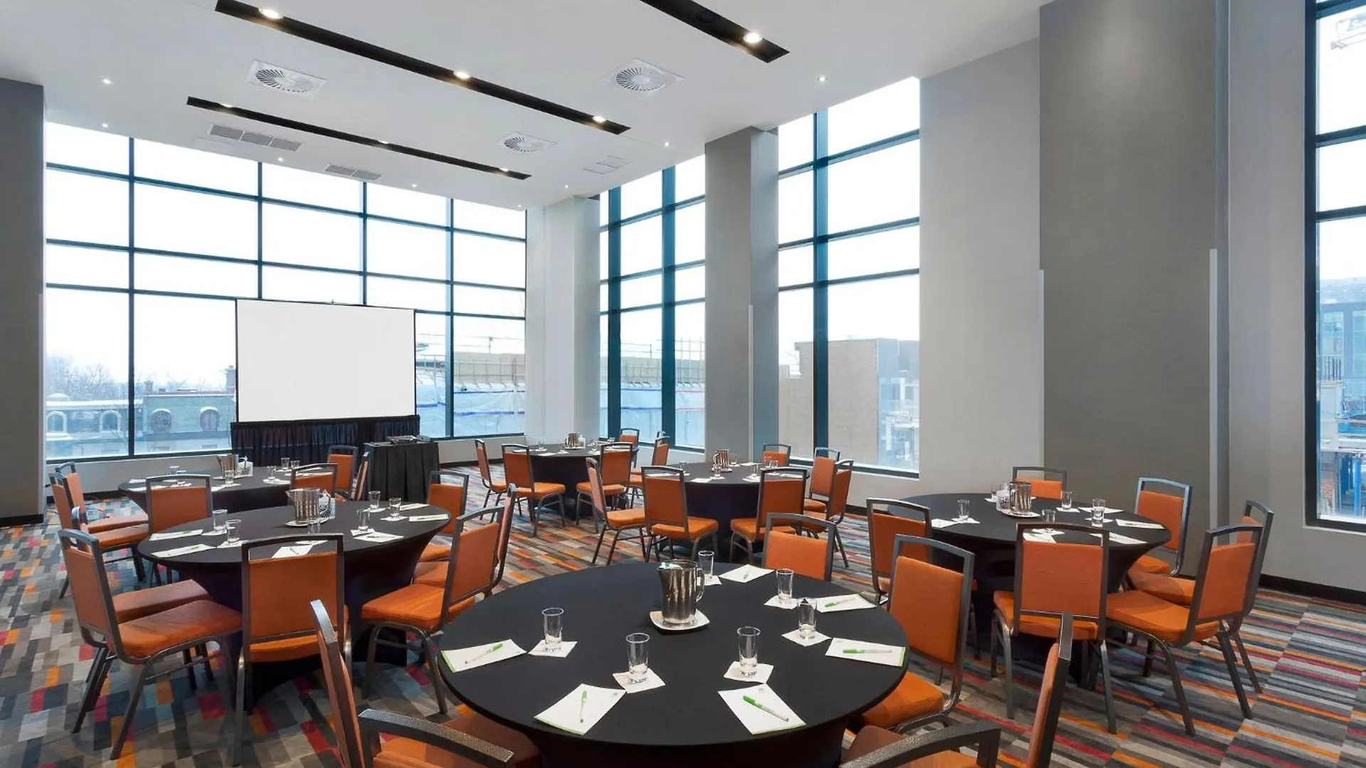 Holiday Inn Hotel & Suites - Montreal Centre-Ville Ouest By Ihg