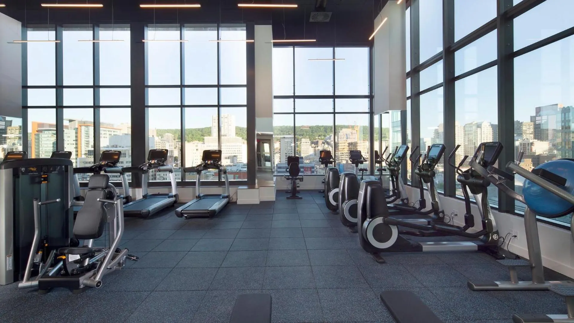 Holiday Inn Hotel & Suites - Montreal Centre-Ville Ouest By Ihg 4*,  Canada