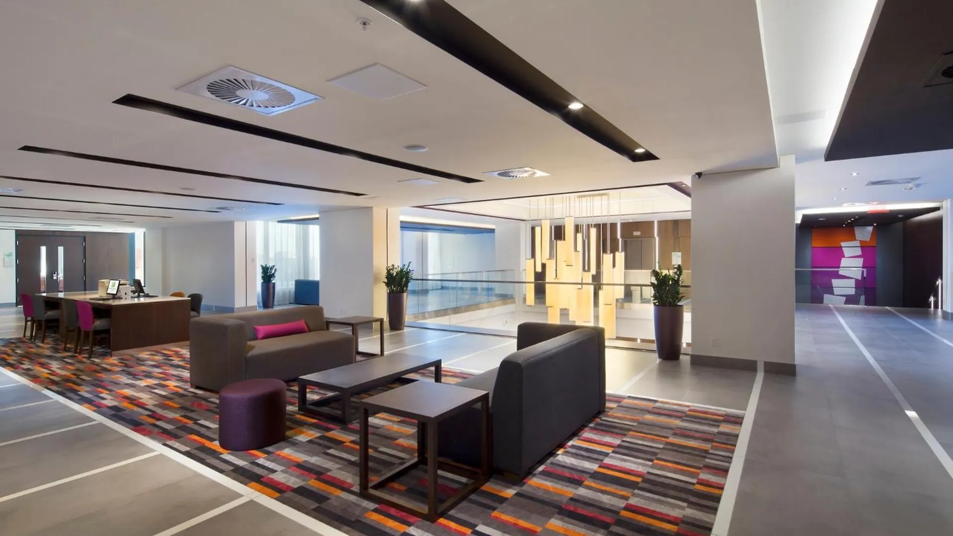 Holiday Inn Hotel & Suites - Montreal Centre-Ville Ouest By Ihg