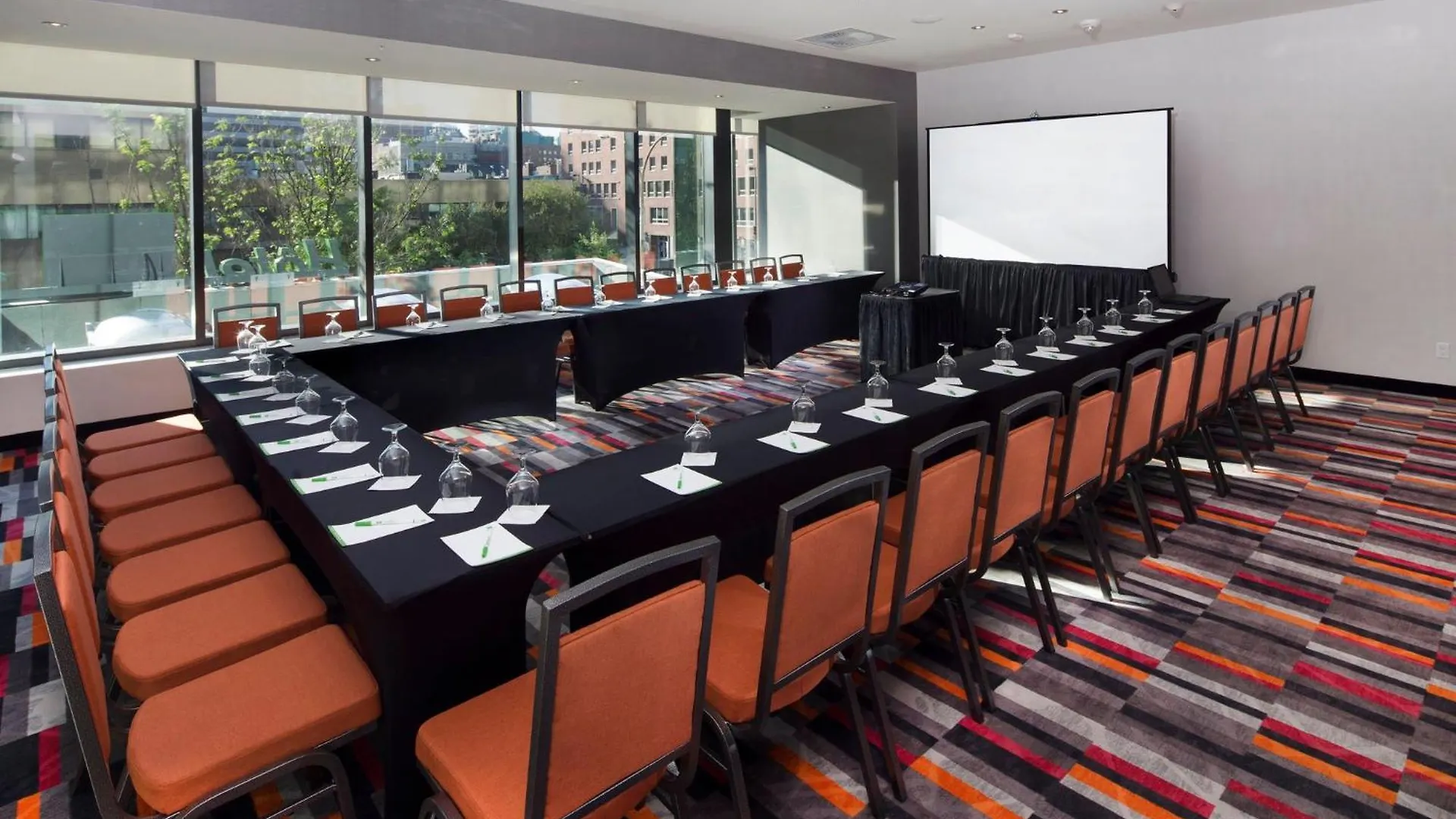 Holiday Inn Hotel & Suites - Montreal Centre-Ville Ouest By Ihg