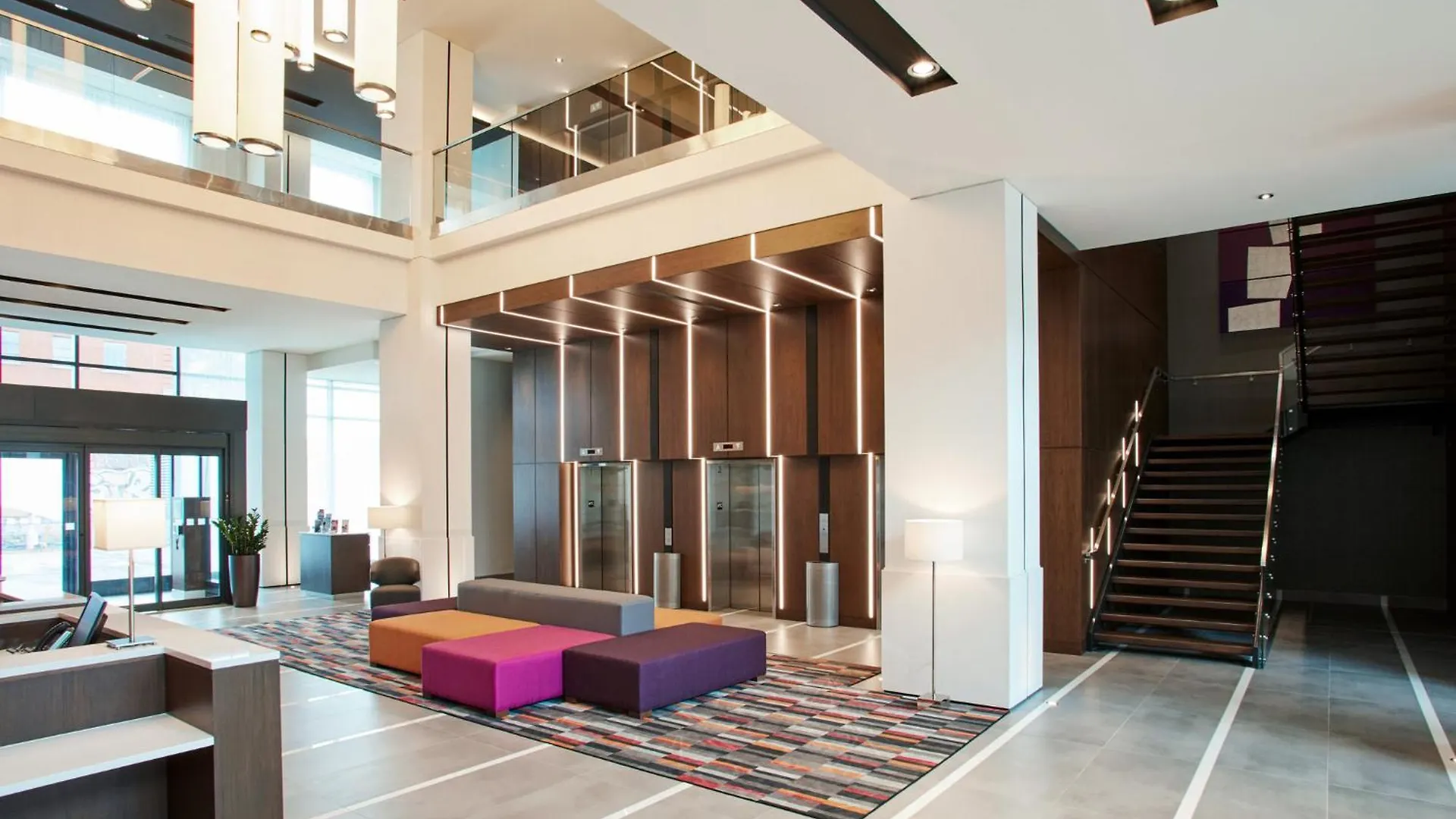 Holiday Inn Hotel & Suites - Montreal Centre-Ville Ouest By Ihg
